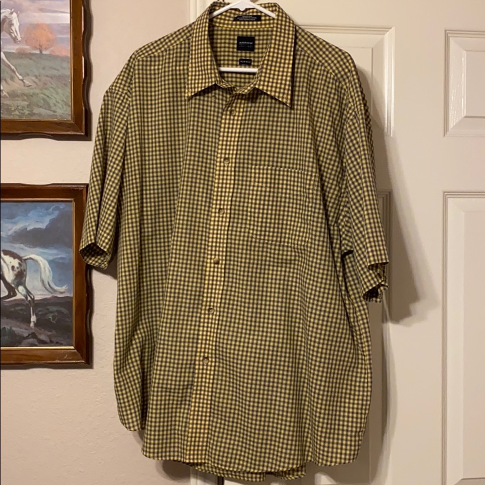 ❤️2 for $10 Short Sleeve Button Down Shirt